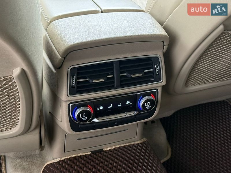 Позашляховик / Кросовер Audi Q7 2016 в Львові
