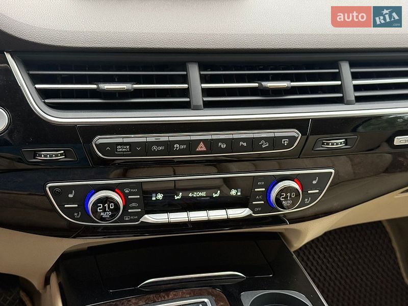 Позашляховик / Кросовер Audi Q7 2016 в Львові