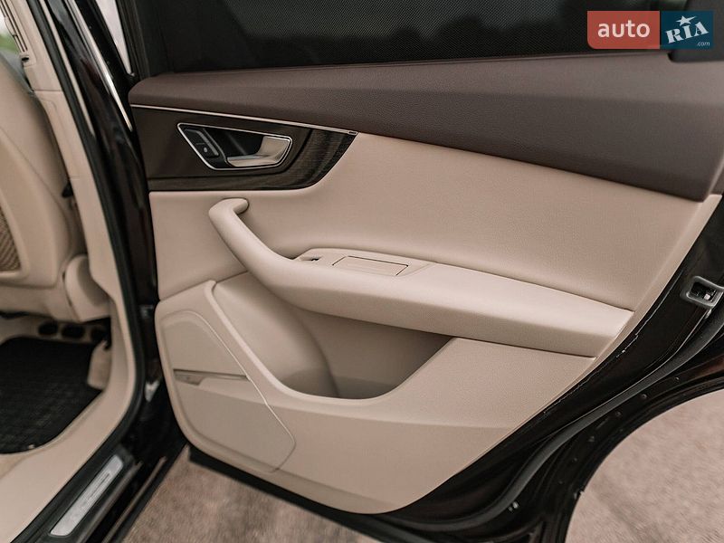 Внедорожник / Кроссовер Audi Q7 2019 в Ровно