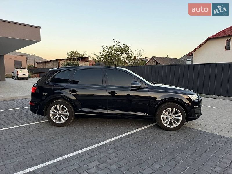 Позашляховик / Кросовер Audi Q7 2016 в Виноградові