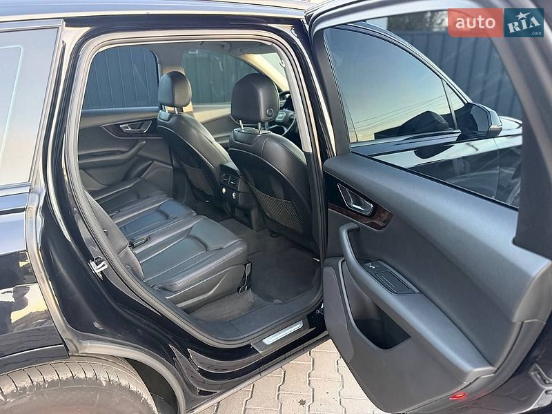 Позашляховик / Кросовер Audi Q7 2016 в Виноградові