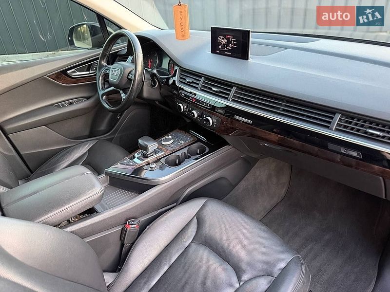 Позашляховик / Кросовер Audi Q7 2016 в Виноградові