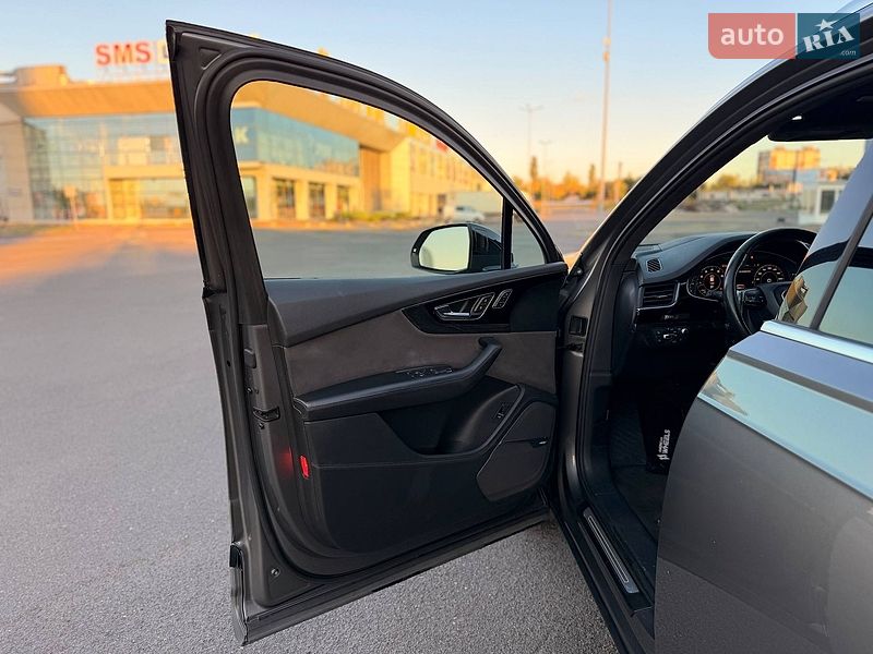 Позашляховик / Кросовер Audi Q7 2016 в Кривому Розі