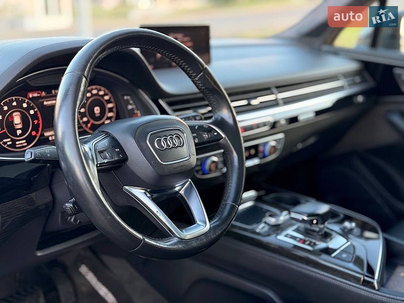 Внедорожник / Кроссовер Audi Q7 2016 в Кривом Роге