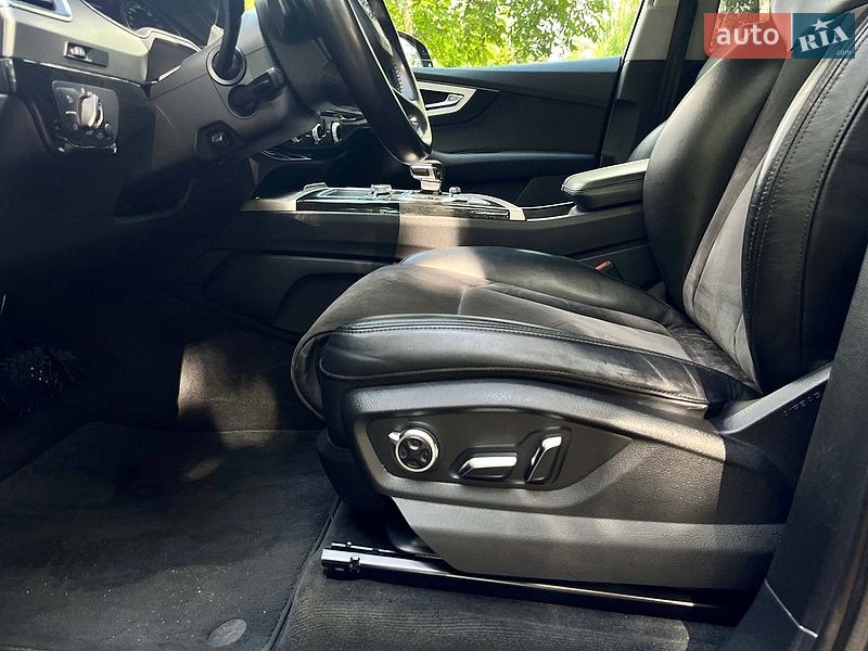 Внедорожник / Кроссовер Audi Q7 2015 в Киеве