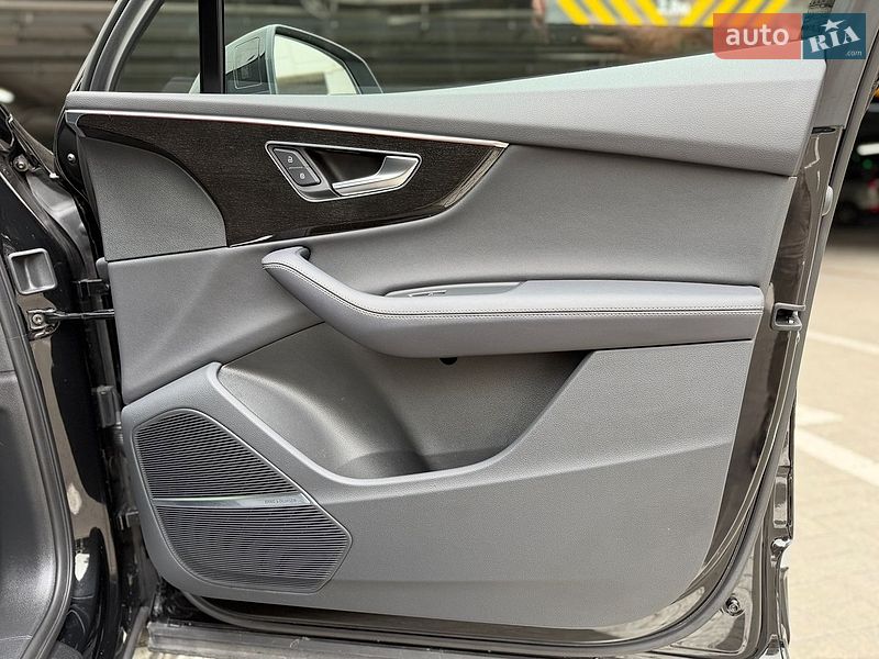 Позашляховик / Кросовер Audi Q7 2025 в Києві