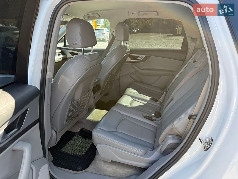 Позашляховик / Кросовер Audi Q7 2016 в Львові