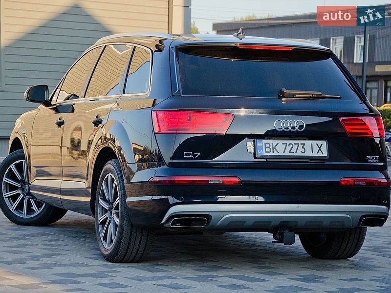 Позашляховик / Кросовер Audi Q7 2016 в Сарнах