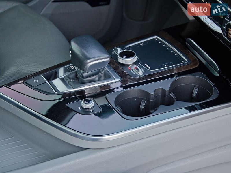 Позашляховик / Кросовер Audi Q7 2016 в Сарнах