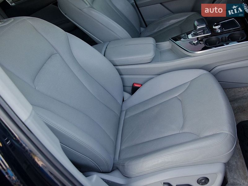 Позашляховик / Кросовер Audi Q7 2016 в Сарнах