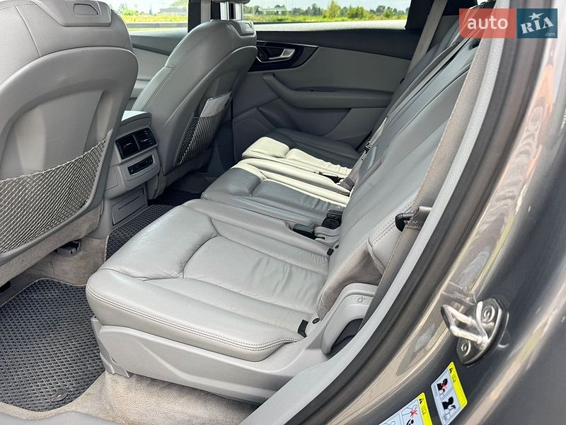 Позашляховик / Кросовер Audi Q7 2017 в Мукачевому