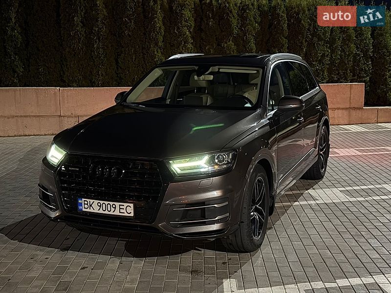 Внедорожник / Кроссовер Audi Q7 2015 в Дубно