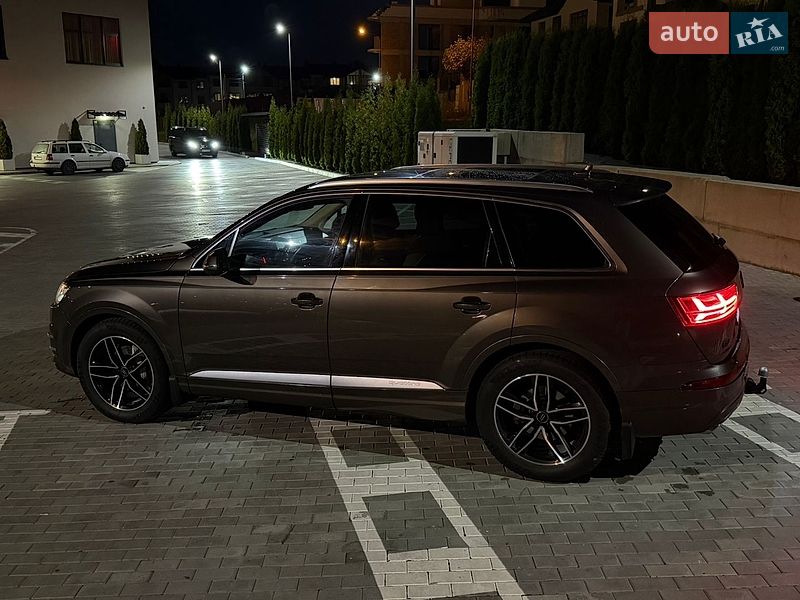 Внедорожник / Кроссовер Audi Q7 2015 в Дубно