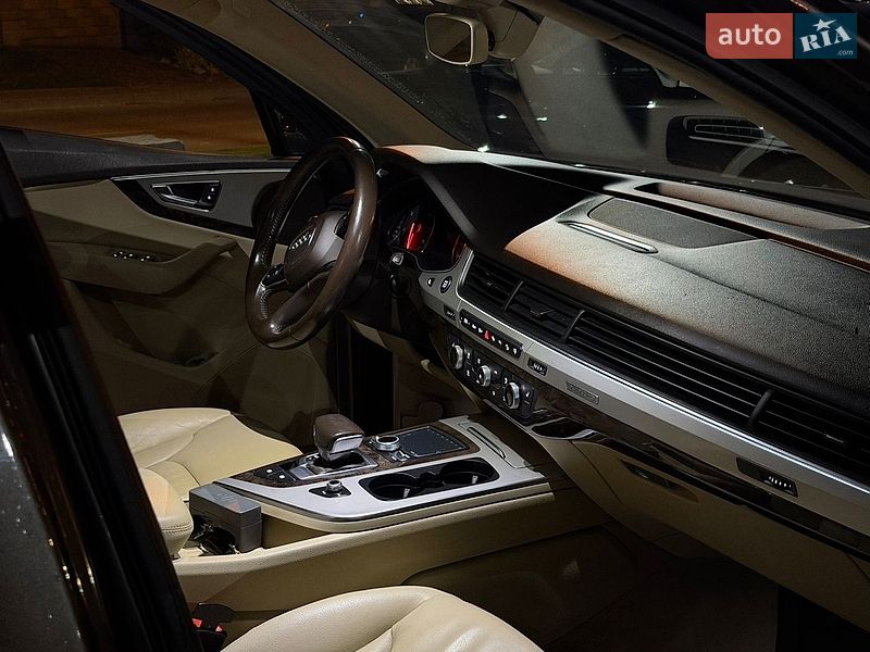 Внедорожник / Кроссовер Audi Q7 2015 в Дубно