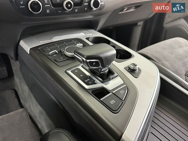 Внедорожник / Кроссовер Audi Q7 2017 в Умани