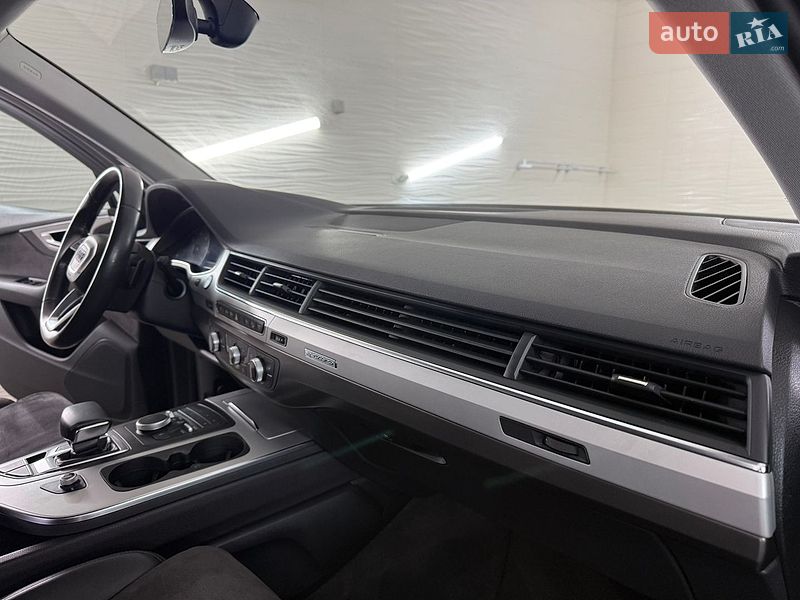 Внедорожник / Кроссовер Audi Q7 2017 в Умани