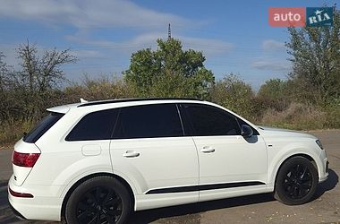 Внедорожник / Кроссовер Audi Q7 2017 в Кривом Роге