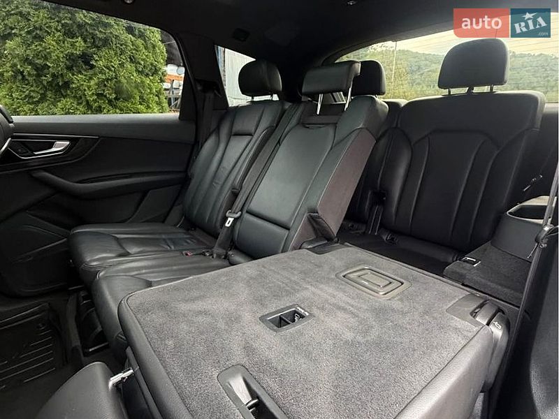 Внедорожник / Кроссовер Audi Q7 2017 в Хусте