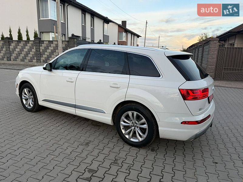 Внедорожник / Кроссовер Audi Q7 2017 в Ровно