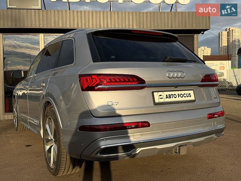 Позашляховик / Кросовер Audi Q7 2020 в Києві