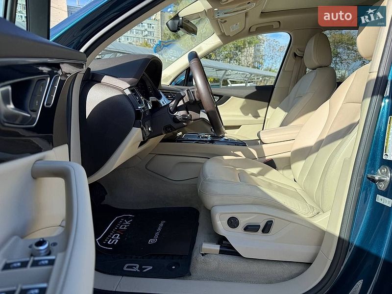 Позашляховик / Кросовер Audi Q7 2019 в Дніпрі