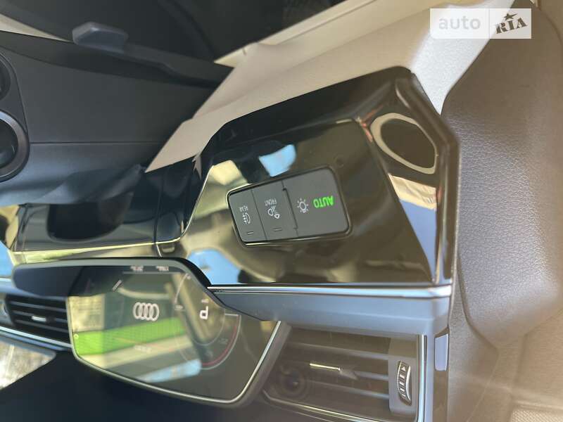 Позашляховик / Кросовер Audi Q8 e-tron 2023 в Хмельницькому