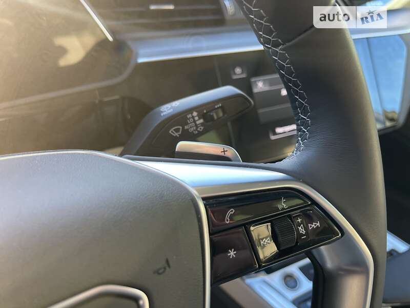 Позашляховик / Кросовер Audi Q8 e-tron 2023 в Хмельницькому
