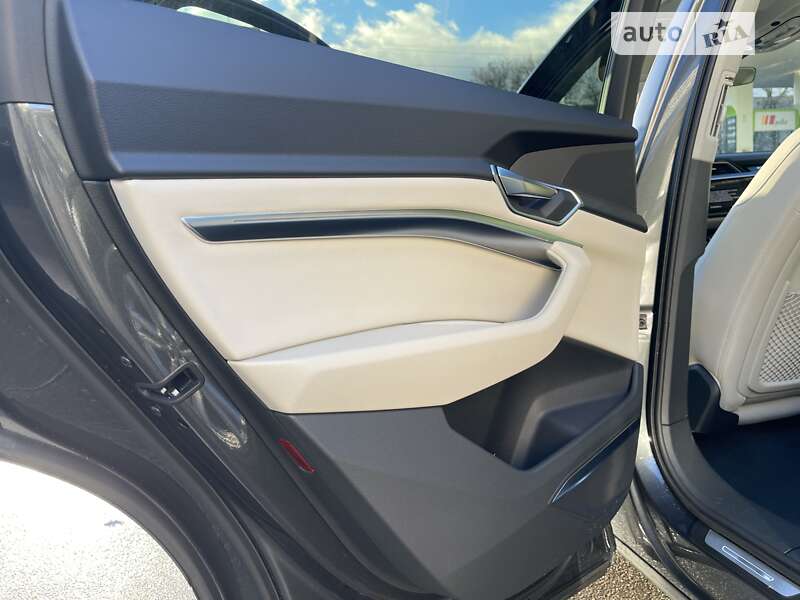 Позашляховик / Кросовер Audi Q8 e-tron 2023 в Хмельницькому