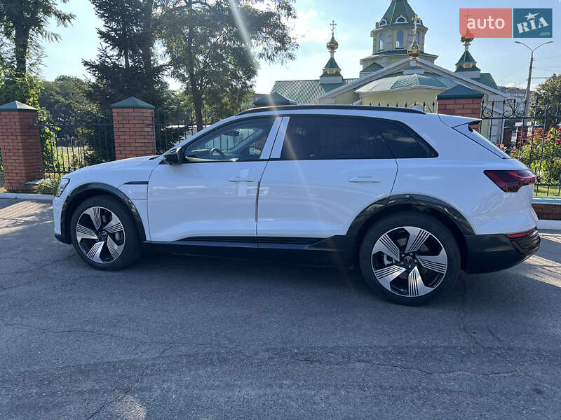 Позашляховик / Кросовер Audi Q8 e-tron 2023 в Дніпрі