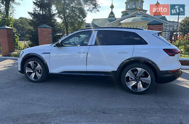 Позашляховик / Кросовер Audi Q8 e-tron 2023 в 