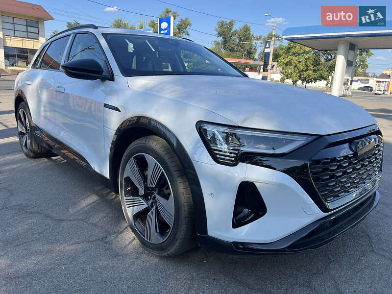 Позашляховик / Кросовер Audi Q8 e-tron 2023 в Дніпрі