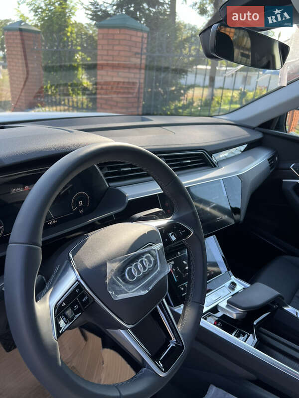 Позашляховик / Кросовер Audi Q8 e-tron 2023 в Дніпрі