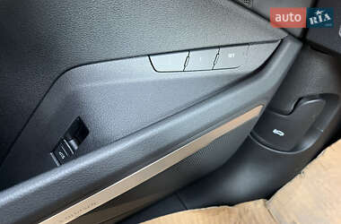 Позашляховик / Кросовер Audi Q8 e-tron 2023 в 