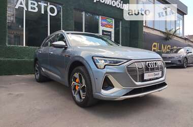 Внедорожник / Кроссовер Audi Q8 e-tron 2023 в Киеве