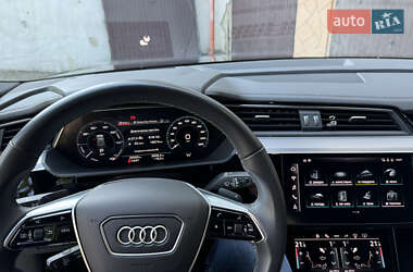 Внедорожник / Кроссовер Audi Q8 e-tron 2023 в 