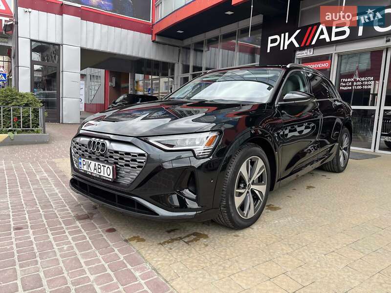 Позашляховик / Кросовер Audi Q8 e-tron 2023 в Львові