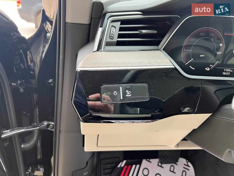 Позашляховик / Кросовер Audi Q8 e-tron 2023 в Львові