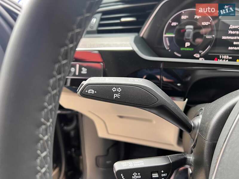 Позашляховик / Кросовер Audi Q8 e-tron 2023 в Львові