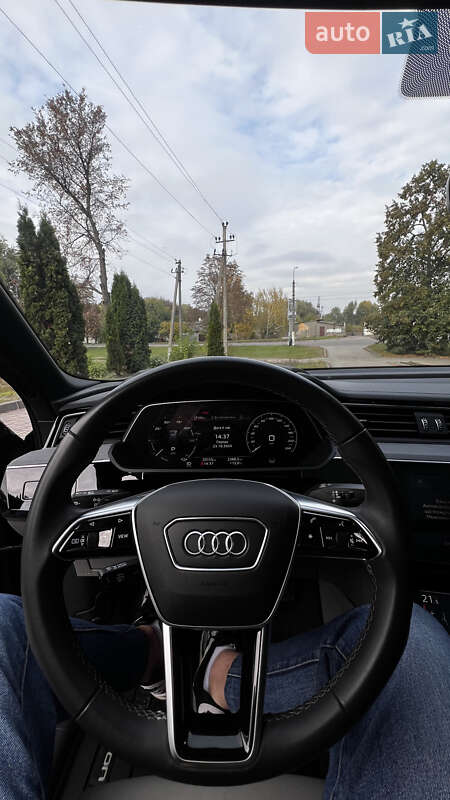 Внедорожник / Кроссовер Audi Q8 e-tron 2023 в Киеве