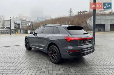Позашляховик / Кросовер Audi Q8 e-tron 2023 в 