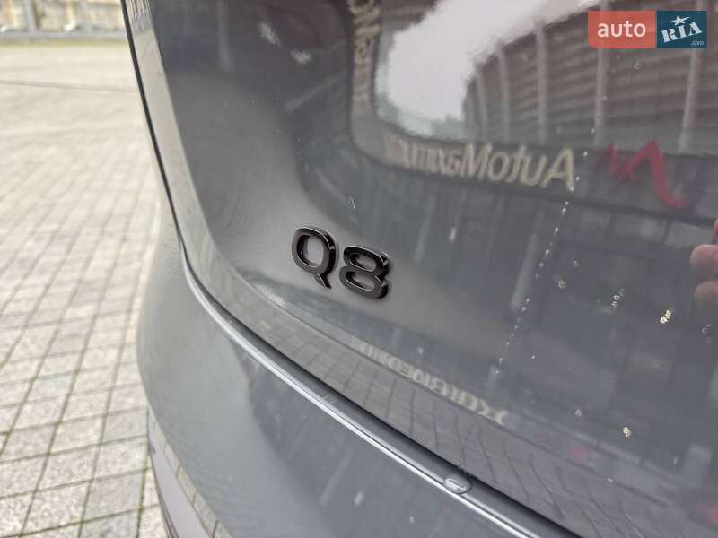 Позашляховик / Кросовер Audi Q8 e-tron 2023 в Києві