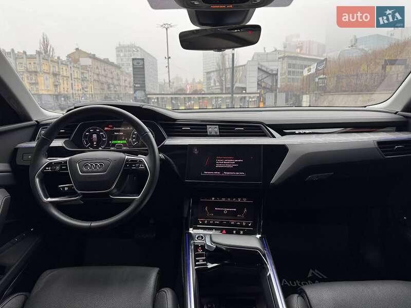 Позашляховик / Кросовер Audi Q8 e-tron 2023 в Києві