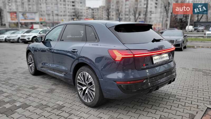 Позашляховик / Кросовер Audi Q8 e-tron 2023 в Хмельницькому
