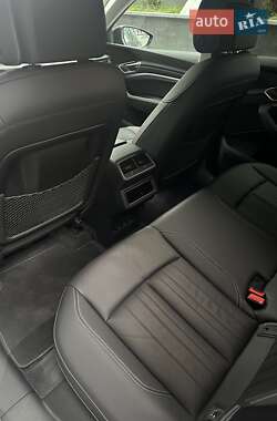 Внедорожник / Кроссовер Audi Q8 e-tron 2023 в 