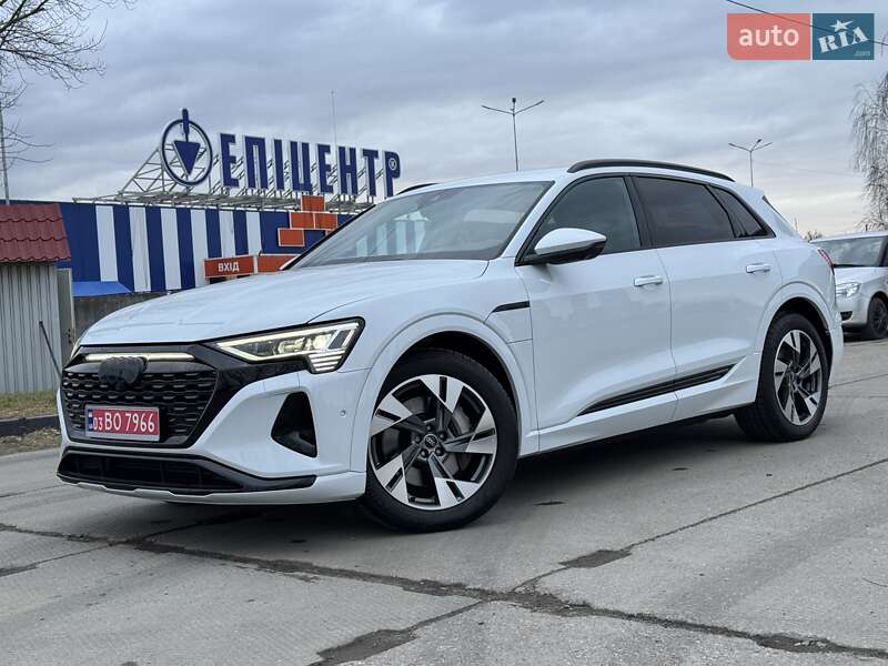 Позашляховик / Кросовер Audi Q8 e-tron 2024 в Києві