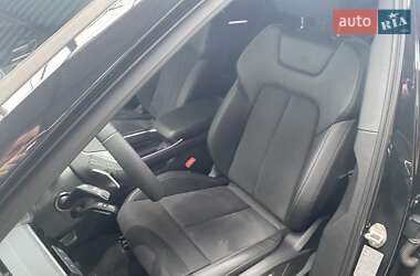 Позашляховик / Кросовер Audi Q8 e-tron 2023 в 