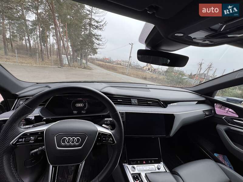 Позашляховик / Кросовер Audi Q8 e-tron 2023 в Вінниці