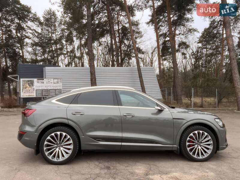 Позашляховик / Кросовер Audi Q8 e-tron 2023 в Вінниці