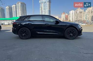 Внедорожник / Кроссовер Audi Q8 e-tron 2023 в 