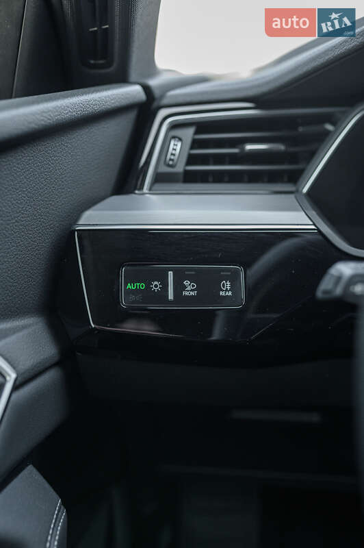 Внедорожник / Кроссовер Audi Q8 e-tron 2023 в Львове